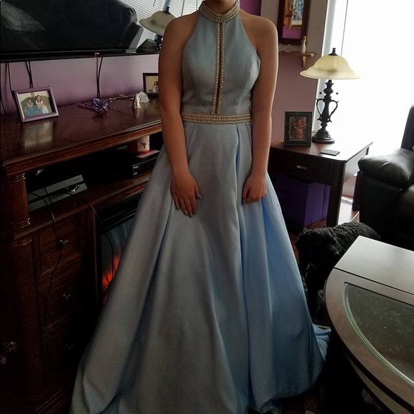 Prom dress - Picture 1 of 4